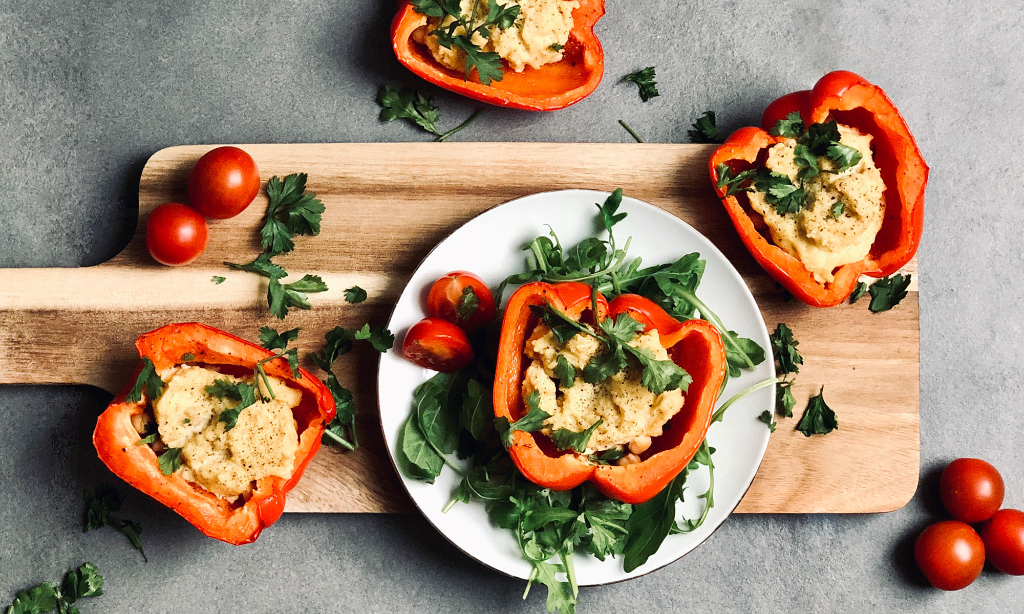 Gevulde paprika met kikkererwten (hummus)